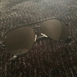 Stylish Black Aviator Sunglasses